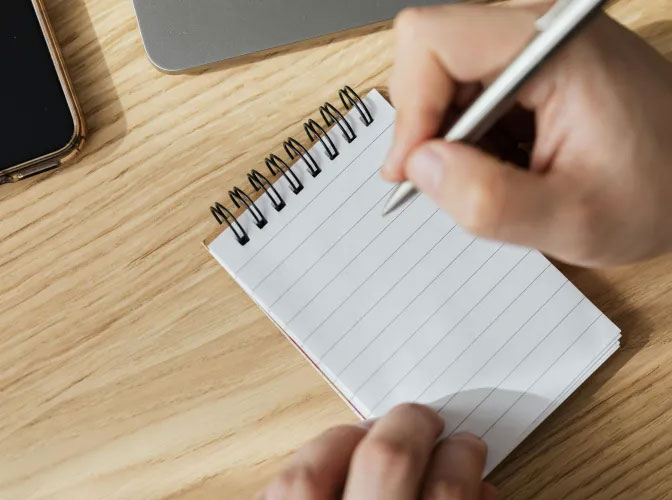 Radboud Universiteit: handgeschreven aantekeningen helpen aantoonbaar bij leren en onthouden